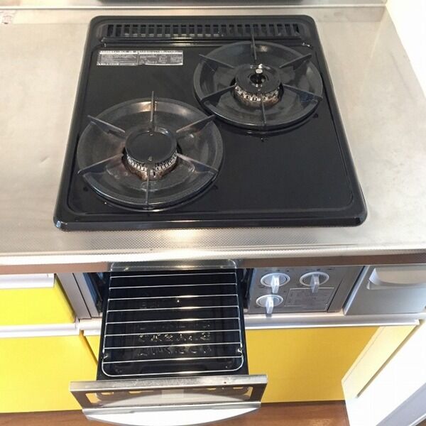 キッチン (2口コンロのシステムキッチン)