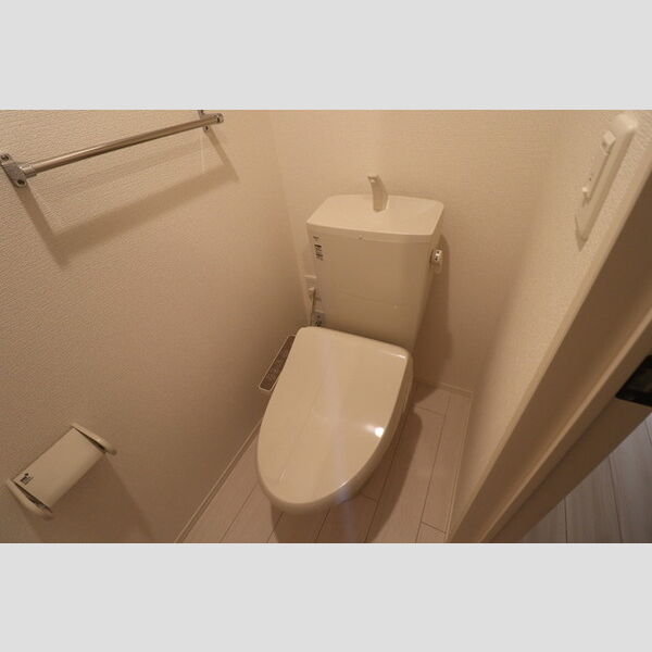 トイレ (温水洗浄暖房便座)