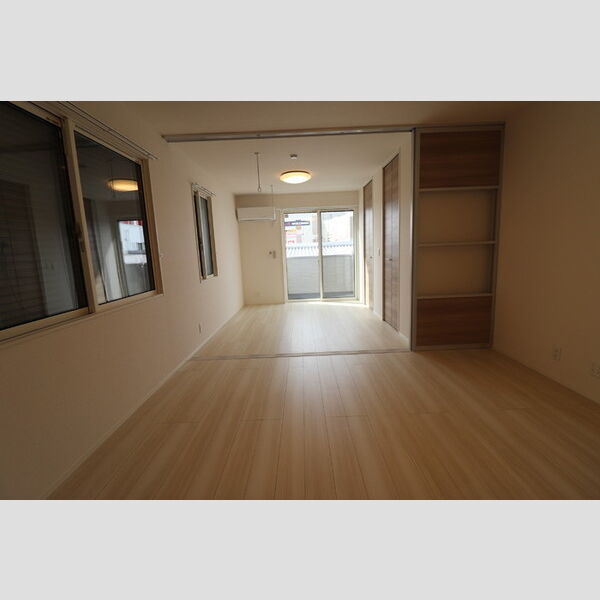 居室・リビング (LDK11.1帖・洋室5.3帖)