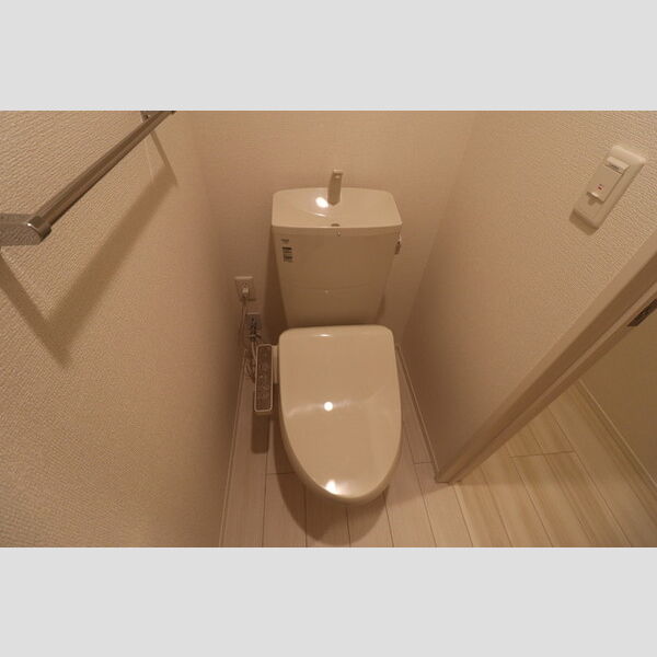 トイレ (温水洗浄暖房便座)