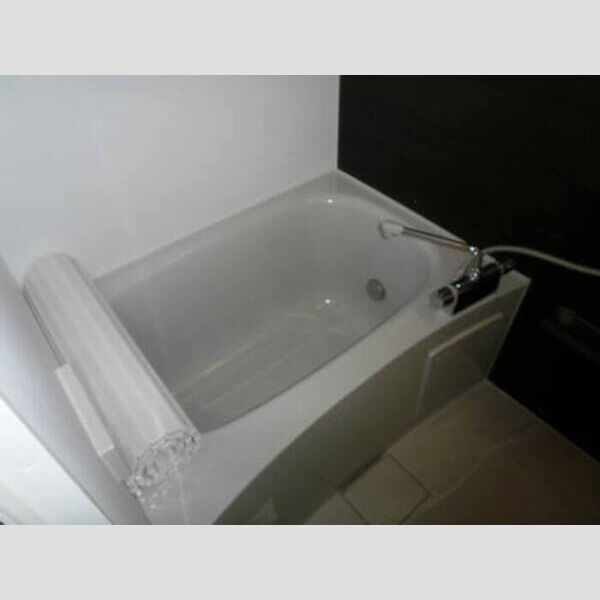 バス (浴室　追い焚き給湯付)