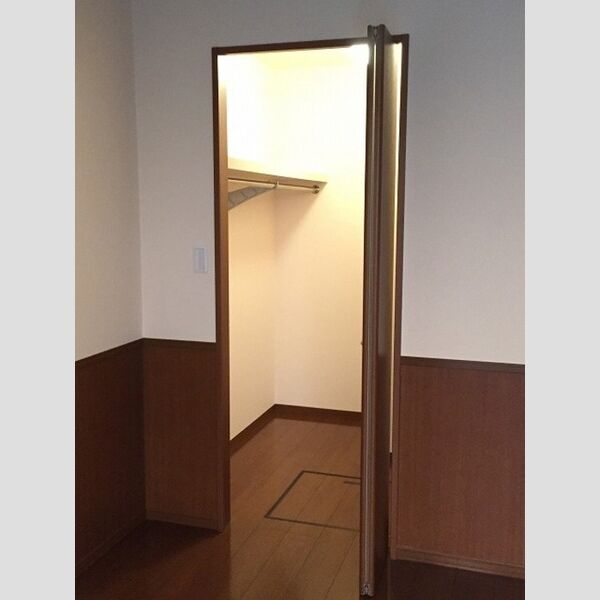 収納 (ウォークインクローゼットでたっぷり収納♪)