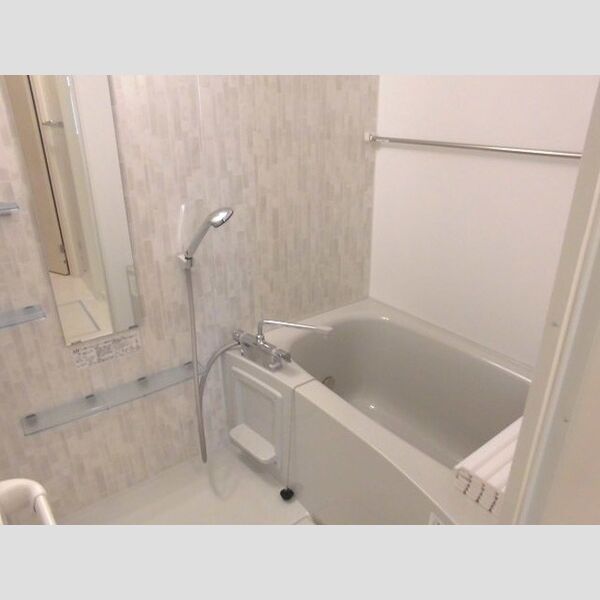 バス (浴室　追い焚き給湯付)