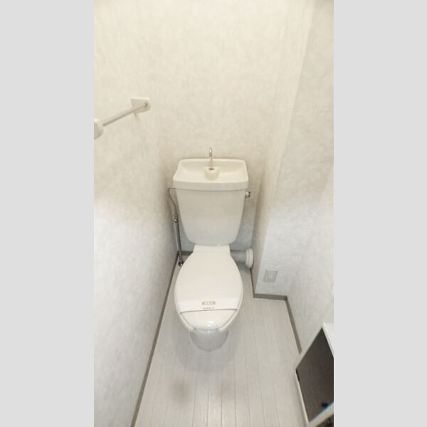 トイレ (トイレ)