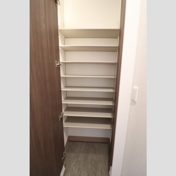 玄関 (シューズクローク)