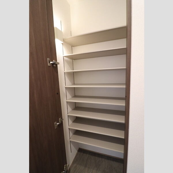 玄関 (シューズクローク)