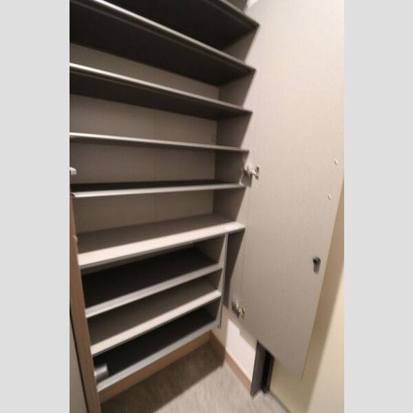 玄関 (シューズボックス)