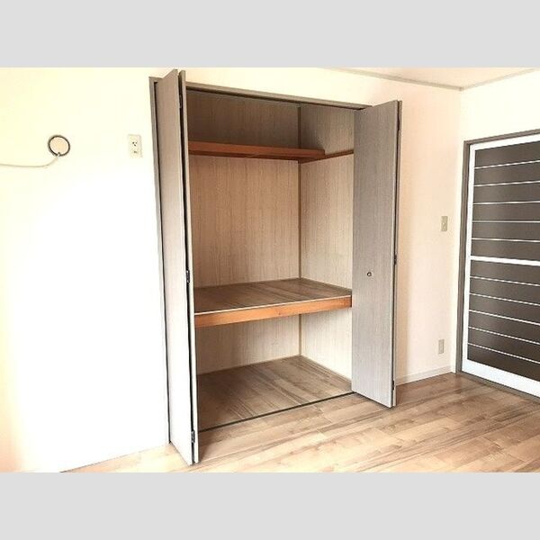 収納 (洋室　物入)