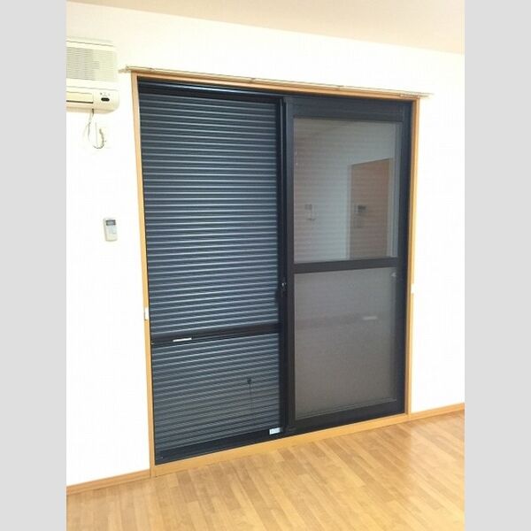 その他設備 (シャッター雨戸あります)