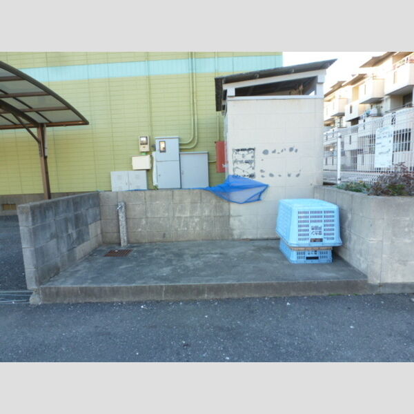 現地周辺 (ごみ置き場)