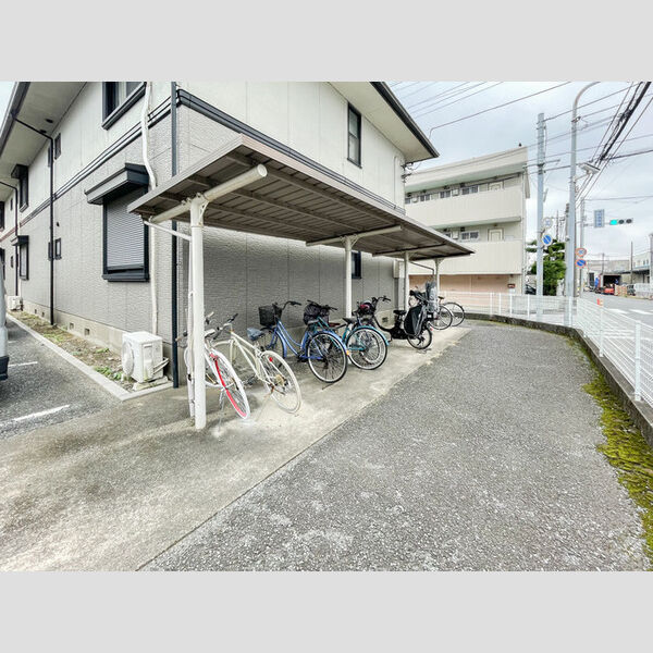 現地周辺 (駐輪場)