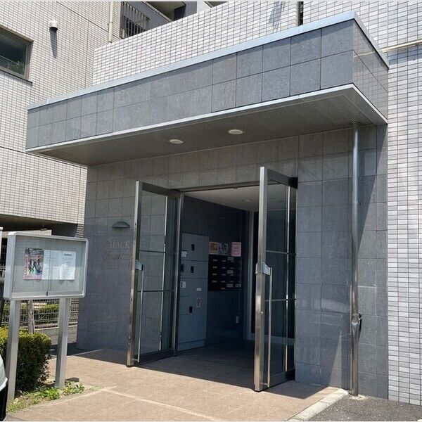 エントランス (エントランス)