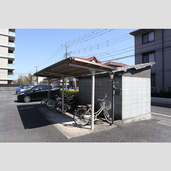 現地周辺 (駐輪場)