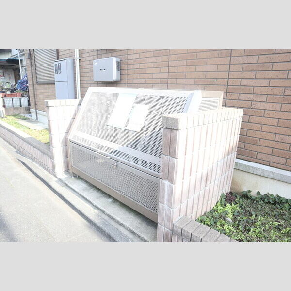 現地周辺 (ゴミストッカー)