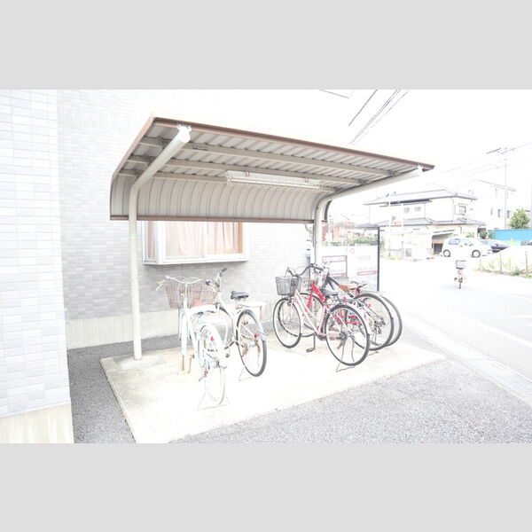 現地周辺 (駐輪場)