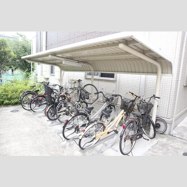 現地周辺 (駐輪場)