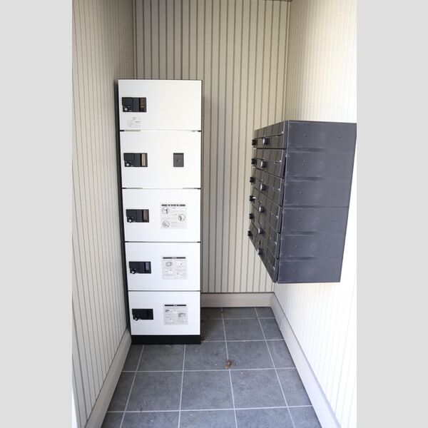 現地周辺 (宅配BOX&郵便ポスト)