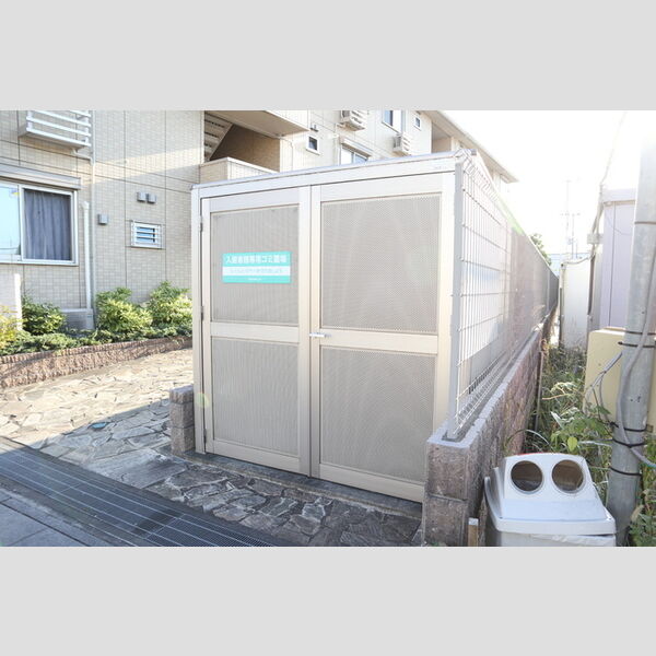 現地周辺 (ゴミ置き場)