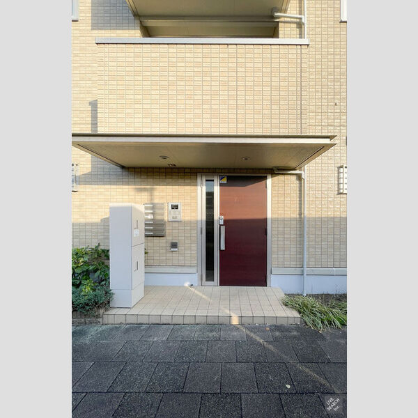 エントランス (エントランス)