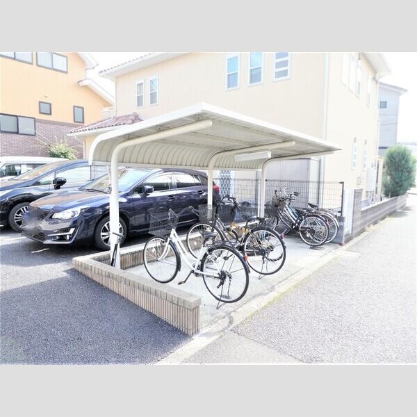 現地周辺 (駐輪場)