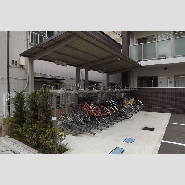 現地周辺 (駐輪場)