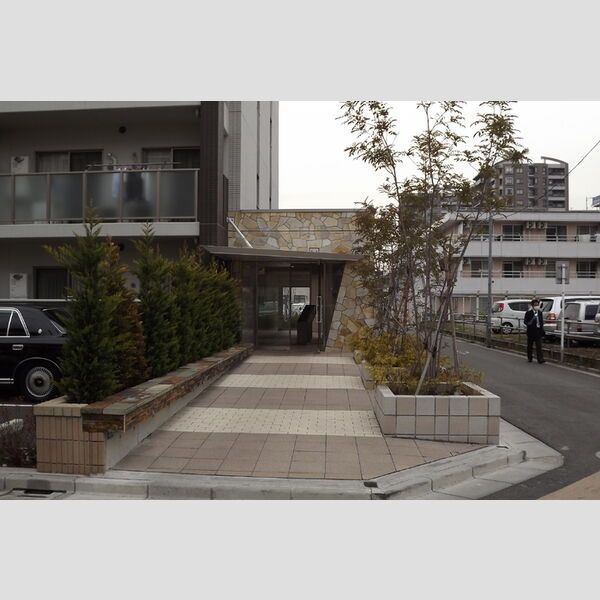 エントランス (エントランスオートロック付)