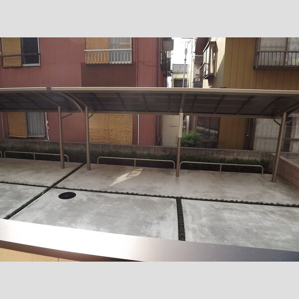 現地周辺 (駐輪場)