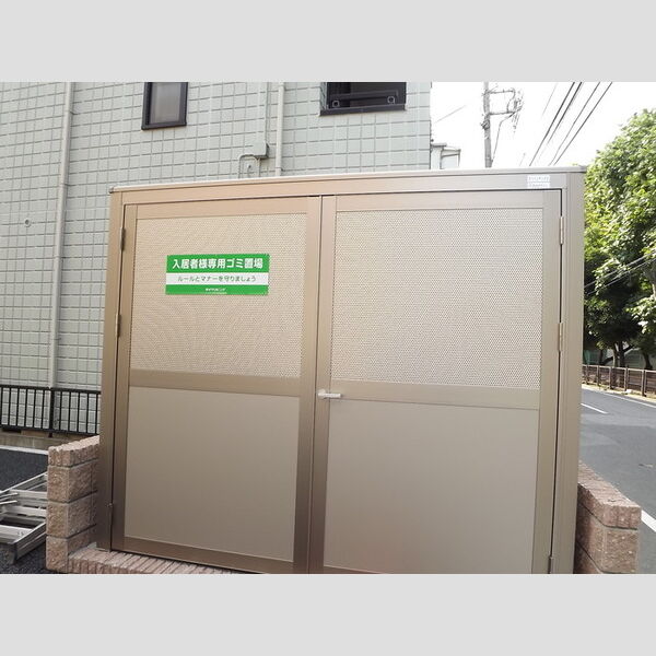 現地周辺 (ごみ置場)