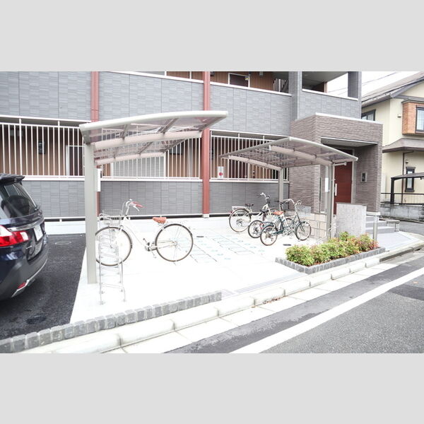 現地周辺 (駐輪場)