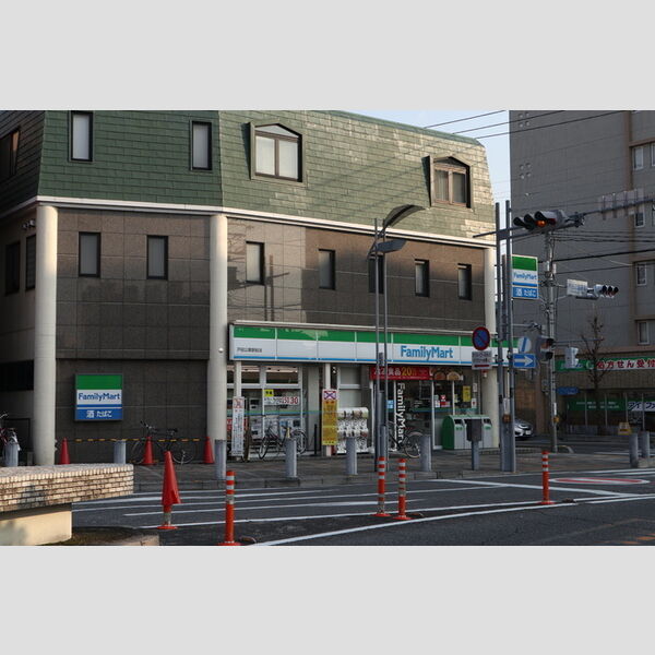 現地周辺 (ファミリーマート戸田公園駅前店(870m))