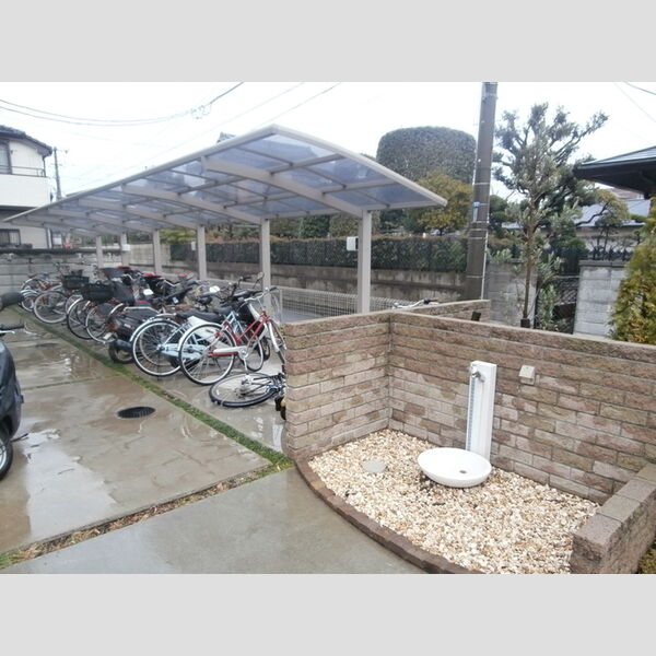 現地周辺 (駐輪場)