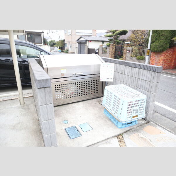 現地周辺 (ゴミ置き場)