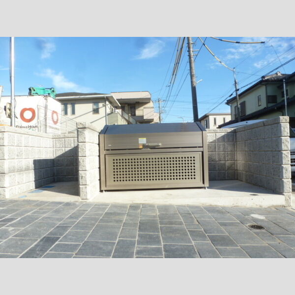 現地周辺 (ごみ置き場)