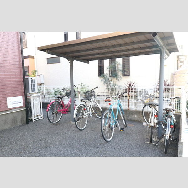 現地周辺 (駐輪場)