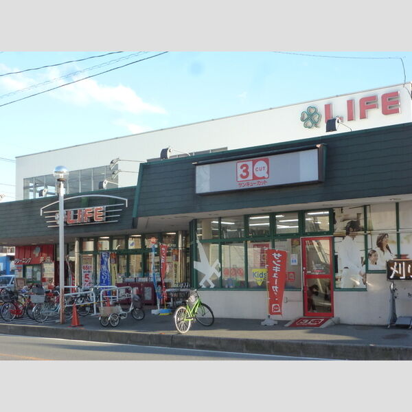 現地周辺 (LIFE 戸田店 (611m))