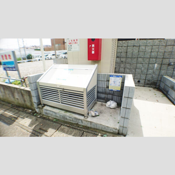 現地周辺 (ごみ置場)