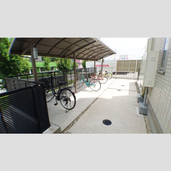 現地周辺 (駐輪場)