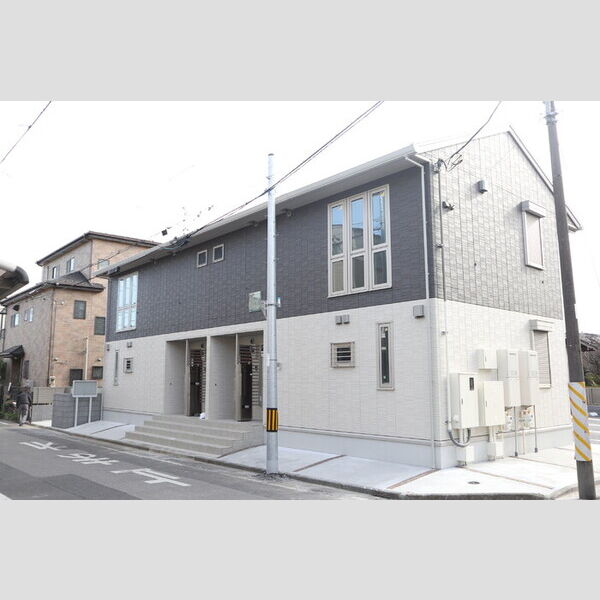 建物外観 (バルコニー側は南向きで日当たり良好)