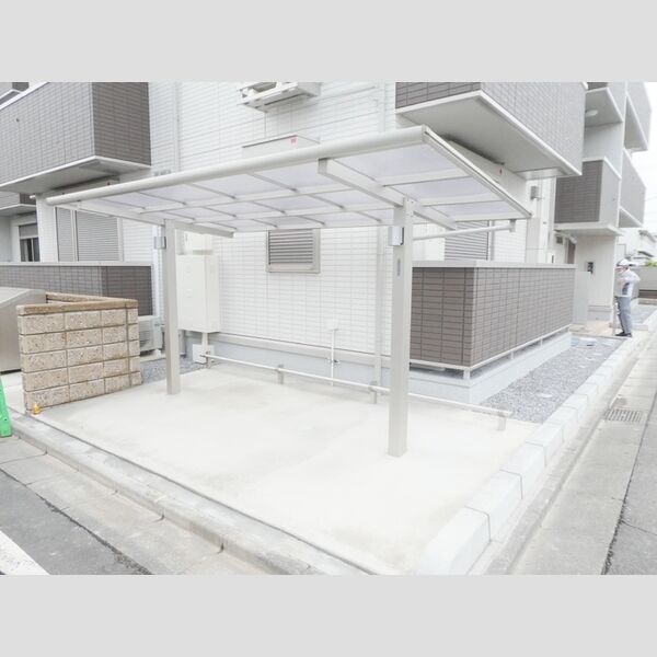 現地周辺 (駐輪場)