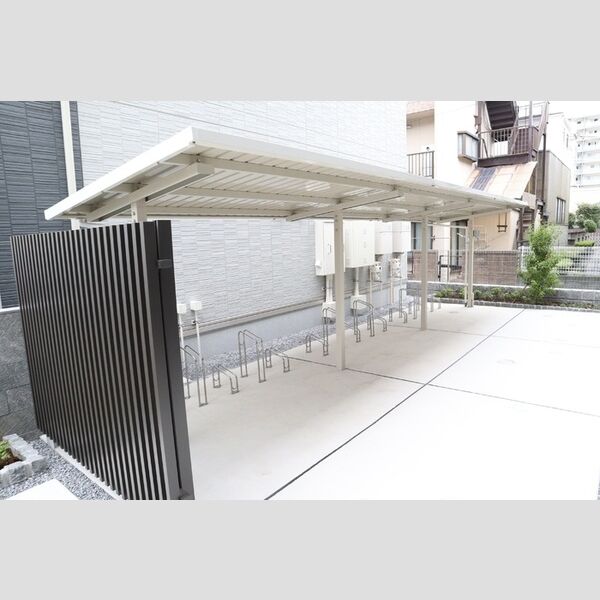 現地周辺 (駐輪場)