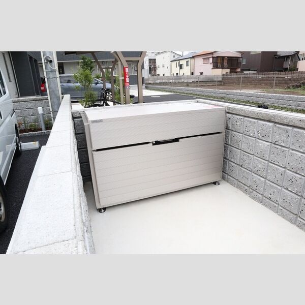 現地周辺 (ゴミストッカー)