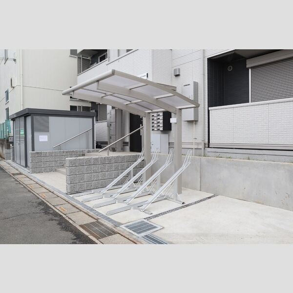 現地周辺 (駐輪場)