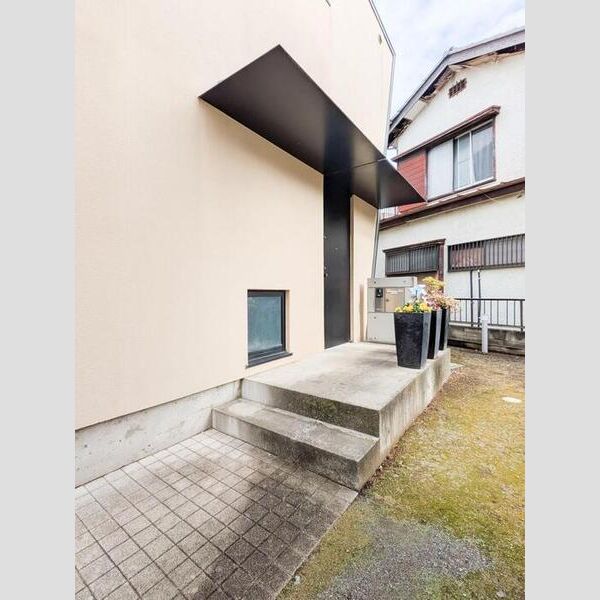 エントランス (エントランス)