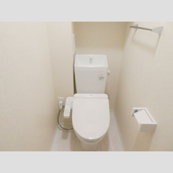 トイレ (温水洗浄便座付きトイレ)