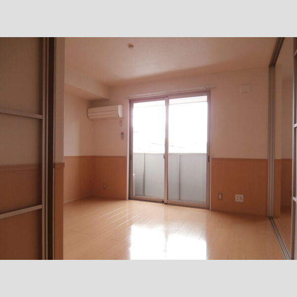 その他 (洋室からリビング)