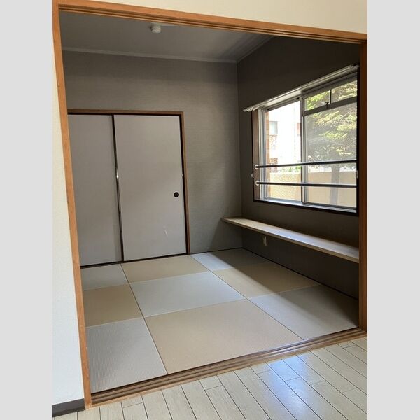 その他 (和室を琉球仕様にリノベーション済み。リノベーション時に作業机も新設しました。子供のお絵かきや勉強にちょうどいいサイズです)