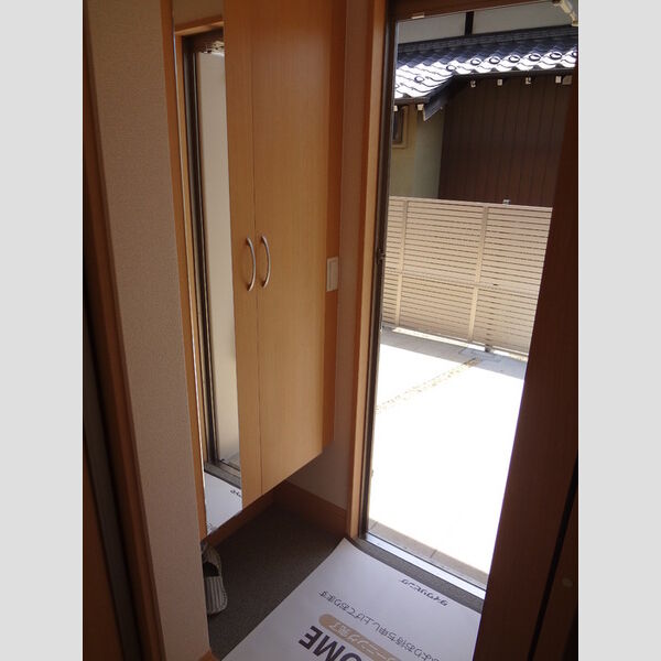 玄関 (トールタイプなので収能力抜群です!)