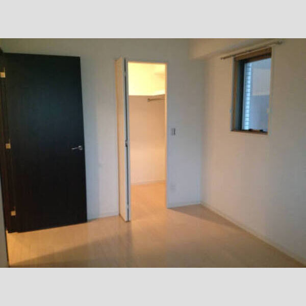 収納 (ウォークインクローゼットのある洋室)