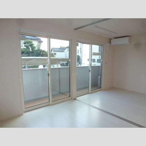 その他 (洋室からリビング)