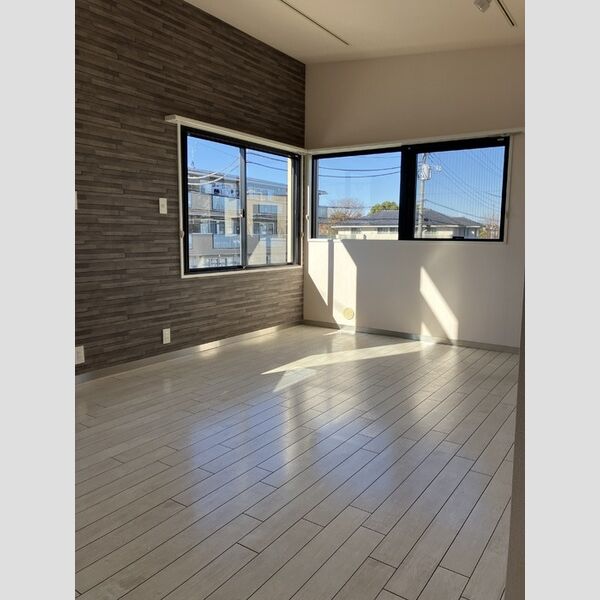 その他 (洋室は可動式収納で区切る事で2部屋のようにご利用いただけます)